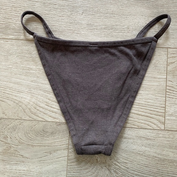 Pink brazilian pantie XS - Picture 2 of 3